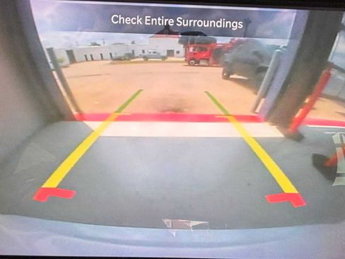 Used 2023 Chrysler Pacifica Touring-L FWD image 33