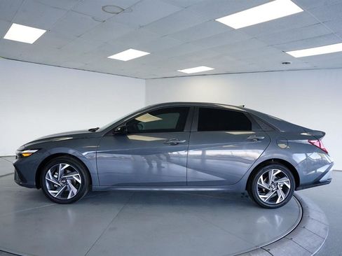 Used 2025 Hyundai Elantra SEL image 6