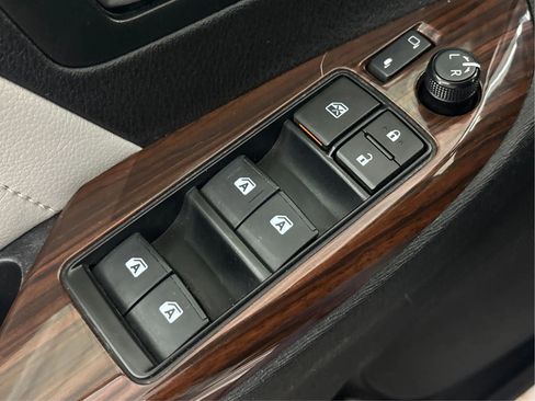 Used 2018 Toyota Sienna Limited Premium image 43