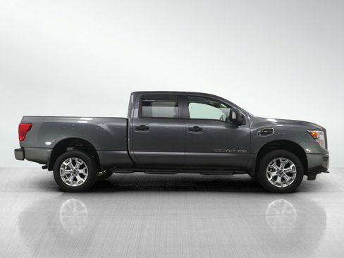 Used 2024 Nissan Titan SV w/ SV Convenience Package image 6