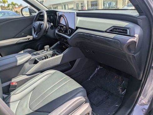 Used 2025 Lexus TX 500h AWD w/ Technology Package image 32