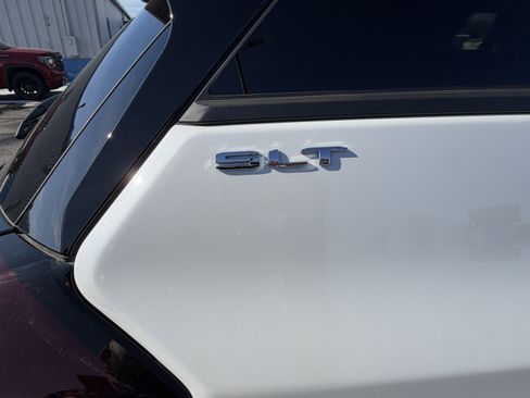 Used 2024 GMC Terrain SLT w/ Infotainment Package II image 5