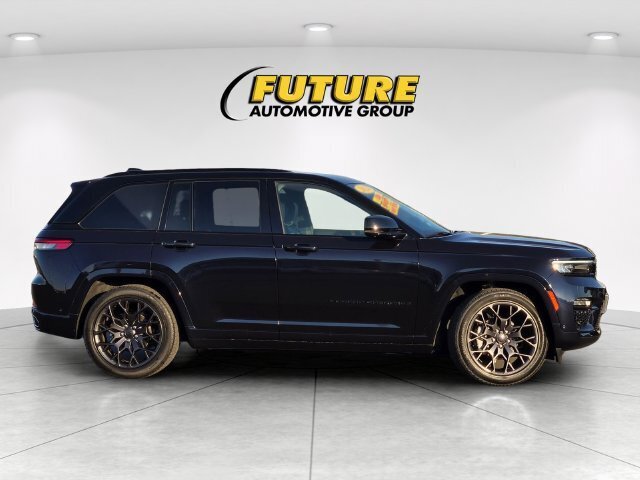 Used 2024 Jeep Grand Cherokee Summit w/ Adv Protech Group IV AWD/4WD image 4