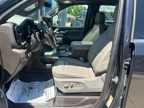 Used 2023 Chevrolet Silverado 1500 LTZ w/ LTZ Premium Package AWD/4WD image 16