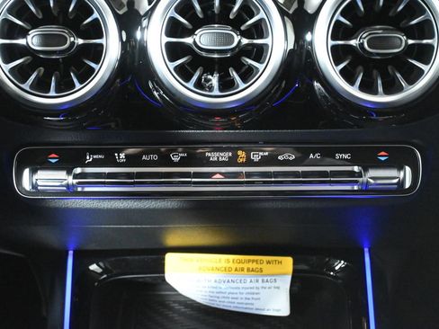 Used 2025 Mercedes-Benz GLA 250 4MATIC image 18