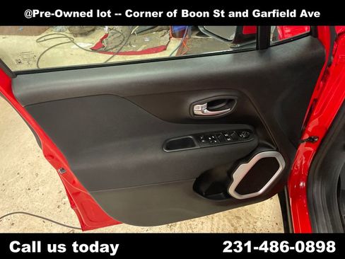 Used 2020 Jeep Renegade Latitude w/ Cold Weather Group AWD/4WD image 15