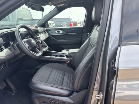 Used 2025 Ford Explorer ST-Line w/ ST-Line Street Pack image 14