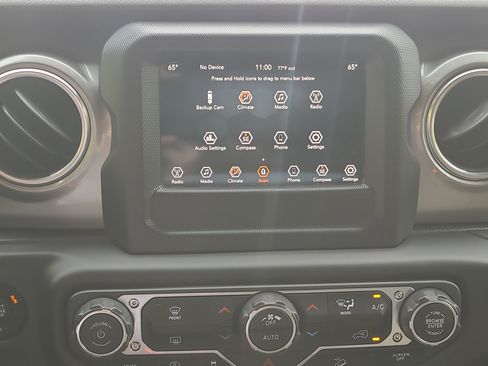 Used 2018 Jeep Wrangler Unlimited Sahara image 25