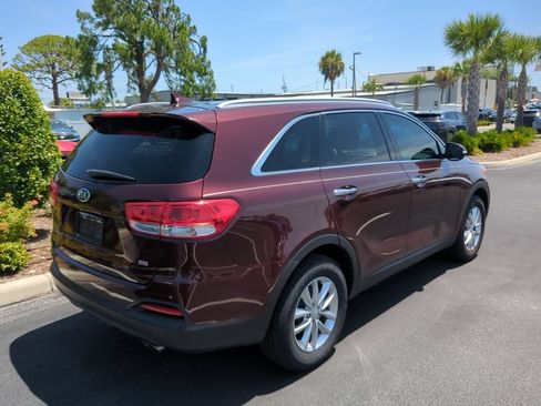 Used 2017 Kia Sorento FWD w/ LX Convenience Package image 10