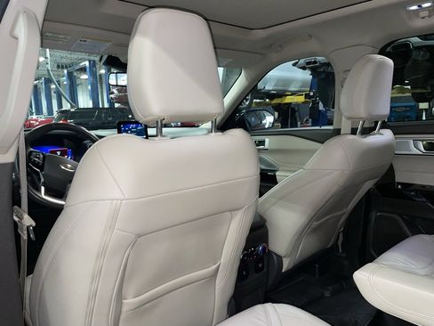 Used 2022 Ford Explorer Platinum w/ Equipment Group 601A image 24