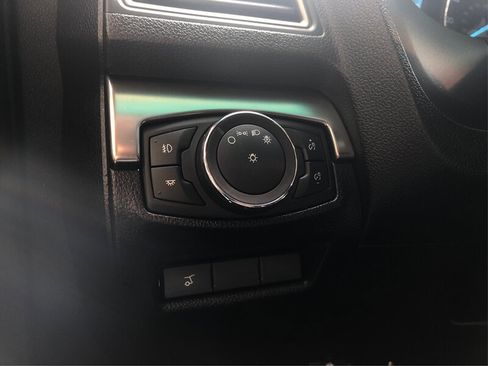 Used 2019 Ford Explorer XLT w/ Equipment Group 202A image 28