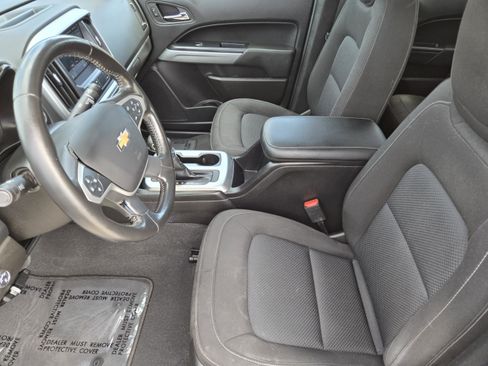 Used 2022 Chevrolet Colorado LT w/ LT Convenience Package AWD/4WD image 9