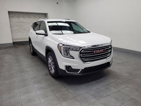 Used 2024 GMC Terrain SLT image 13