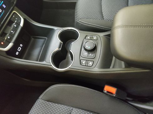 Used 2024 GMC Terrain SLE w/ Driver Convenience Package FWD image 26