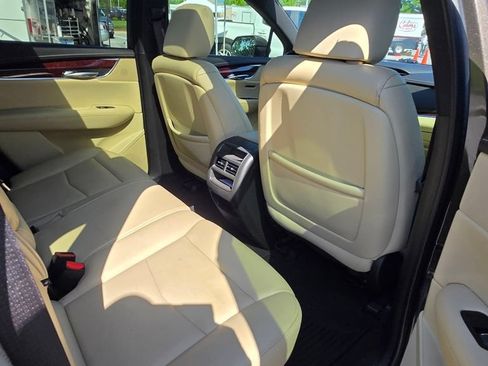 Used 2019 Cadillac XT5 Luxury FWD image 11