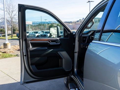 New 2025 GMC Sierra 2500 Denali w/ Denali Reserve Package image 18