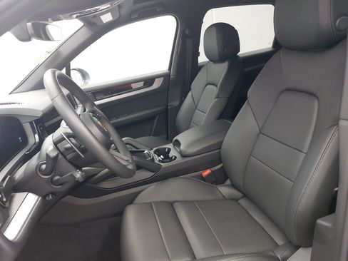 Certified 2026 Porsche Cayenne AWD/4WD image 5