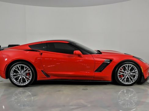 Used 2015 Chevrolet Corvette Z06 w/ Z07 Performance Package RWD image 14