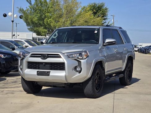 Used 2023 Toyota 4Runner SR5 Premium w/ Moonroof Package RWD image 2