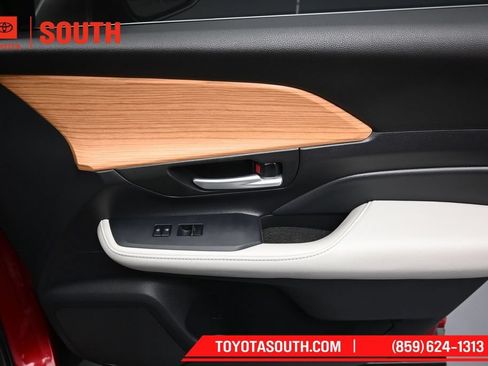 Used 2024 Toyota Grand Highlander AWD image 36