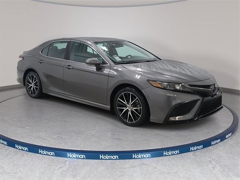 Certified 2024 Toyota Camry SE image 3