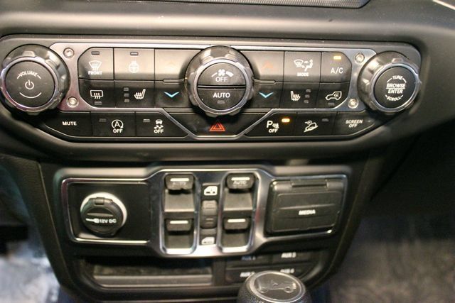 Used 2019 Jeep Wrangler Unlimited Sahara w/ Dual Top Group AWD/4WD image 20