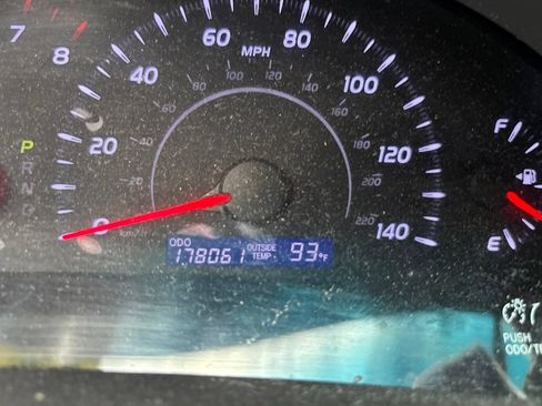 Used 2011 Toyota Camry LE FWD image 19