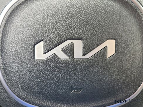 Used 2025 Kia Sorento LX image 29