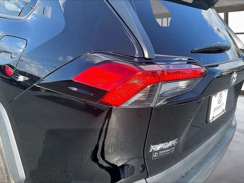 Used 2025 Toyota RAV4 XLE AWD/4WD image 30