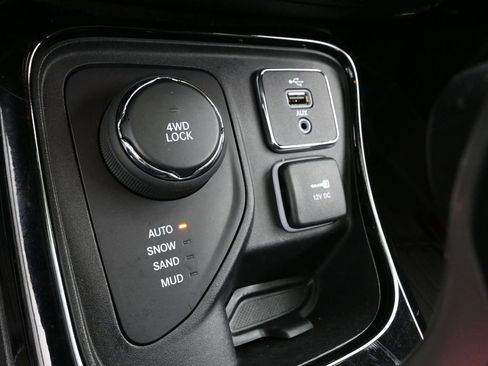 Used 2018 Jeep Compass Limited image 19