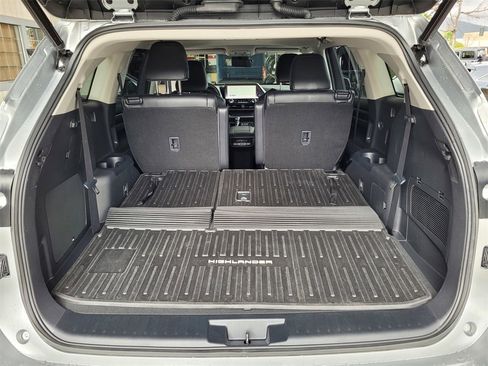 Used 2023 Toyota Highlander Limited image 25