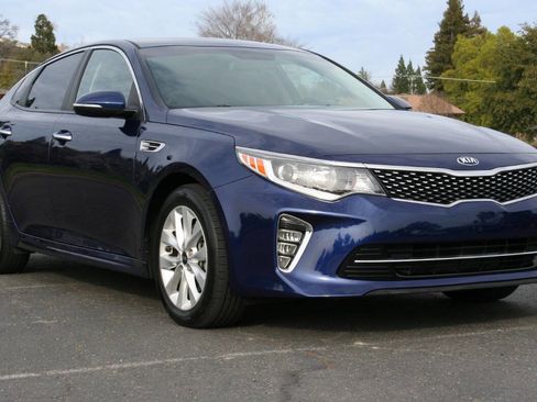 Used 2018 Kia Optima S FWD image 1