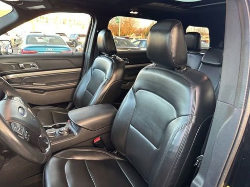 Used 2019 Ford Explorer XLT w/ Equipment Group 202A image 15