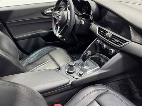 Used 2019 Alfa Romeo Giulia w/ Quick Order Package 22K Sport image 12