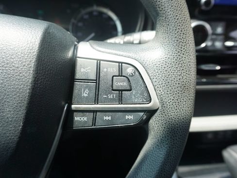 Used 2023 Toyota Highlander L FWD image 9
