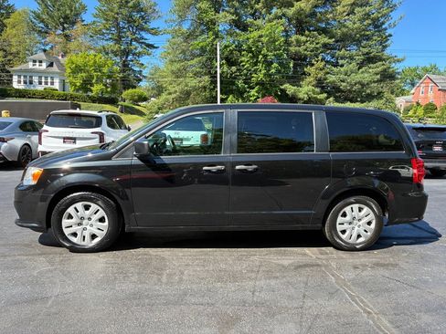 Used 2019 Dodge Grand Caravan SE FWD image 10
