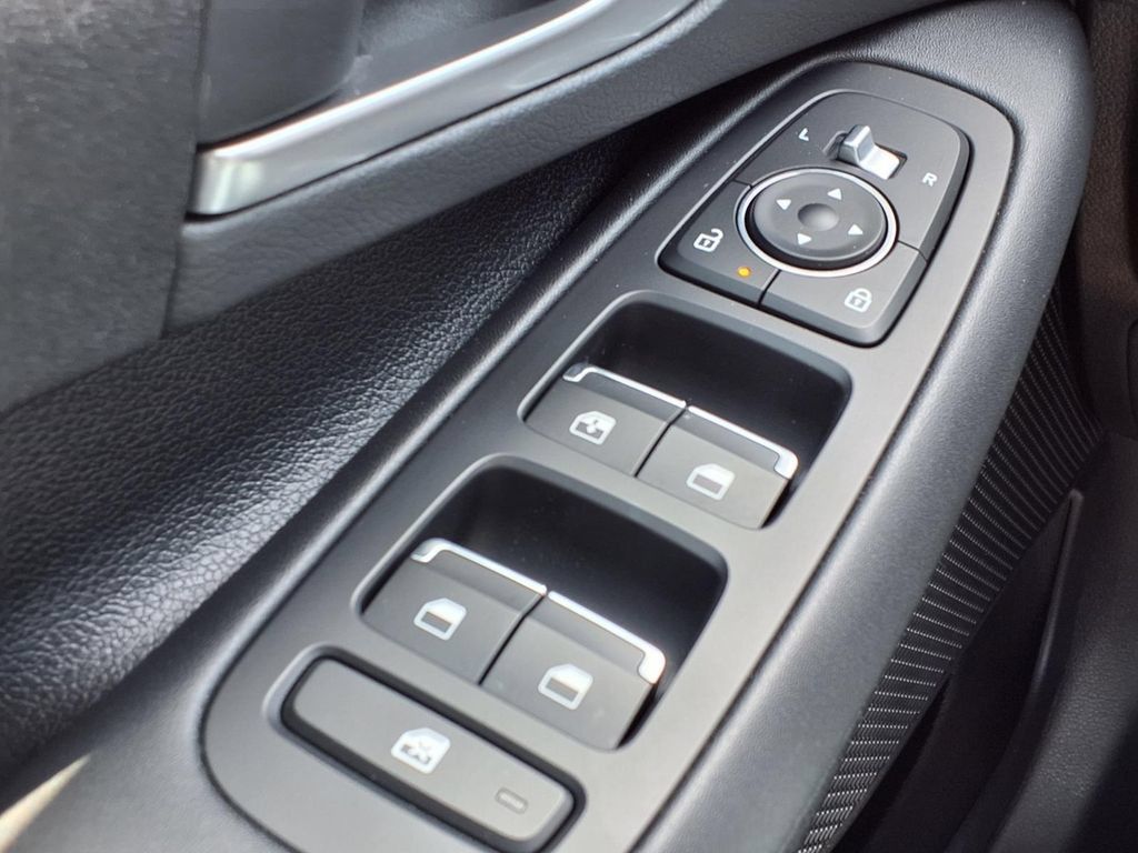 Used 2026 Hyundai Sonata SE FWD image 19