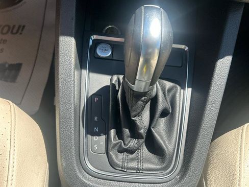 Used 2017 Volkswagen Jetta SE FWD image 22