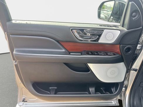 Used 2021 Lincoln Navigator Reserve w/ Luxury Package AWD/4WD image 18