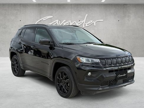 Used 2022 Jeep Compass Latitude AWD/4WD image 2