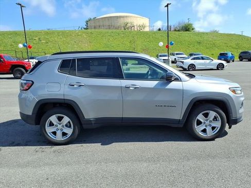 Used 2022 Jeep Compass Latitude w/ Convenience Group image 3