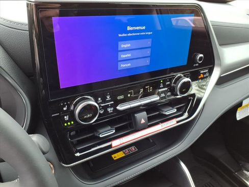 New 2026 Toyota Highlander Platinum AWD/4WD image 13
