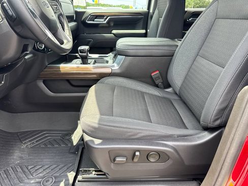 Used 2024 Chevrolet Silverado 1500 LT Trail Boss w/ LPO, Dark Essentials Package AWD/4WD image 10