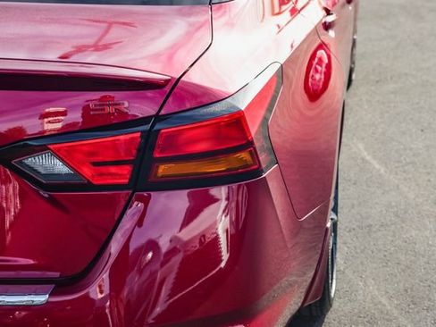 Used 2023 Nissan Altima 2.5 SR w/ SR Premium Package image 8