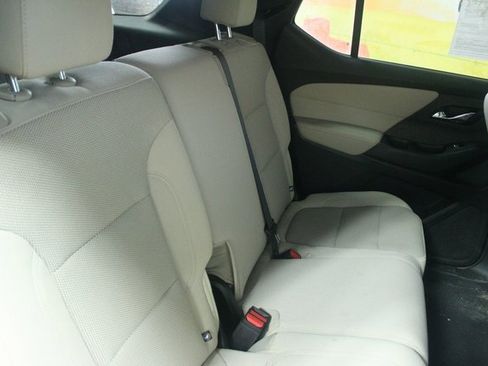 Used 2023 Chevrolet Traverse LS image 9