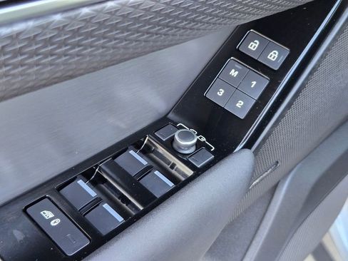 Used 2023 Land Rover Range Rover Velar R-Dynamic S image 12