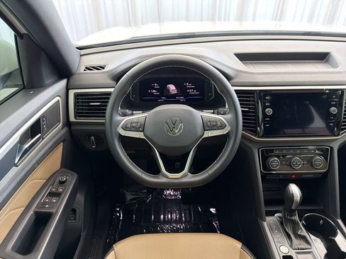 Used 2022 Volkswagen Atlas Cross Sport SE w/ Panoramic Sunroof Package image 24