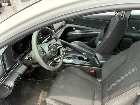 Used 2021 Hyundai Elantra SE FWD image 10
