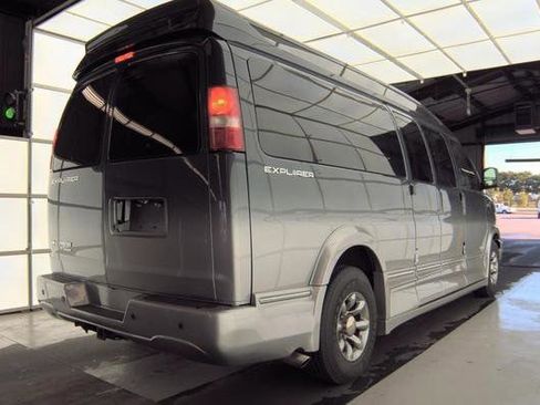 Used 2016 Chevrolet Express 2500 Extended RWD image 3