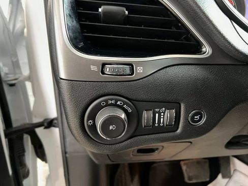 Used 2021 Jeep Cherokee Limited image 17